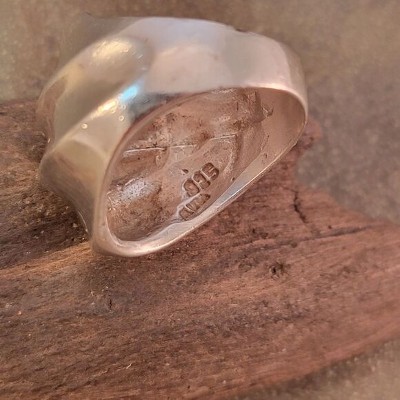 Sterling Contemporary Ribbed Sculptural Statement Ring - Picture 11 of 11